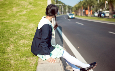 青春定格 双马尾少女学生制服的清新邂逅