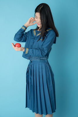 青春影像中的西红柿与制服符号